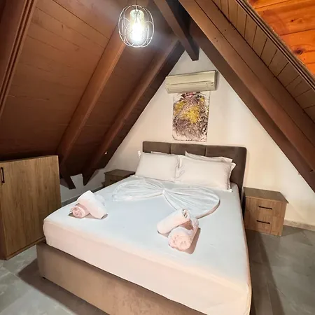 Hill Villa, Gjiri I Lalzit ドゥラス